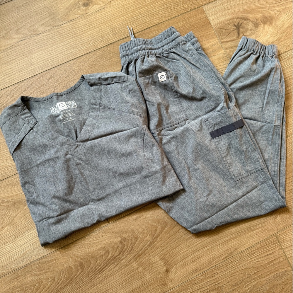 WonderWink Heather Gray V-Neck Set
